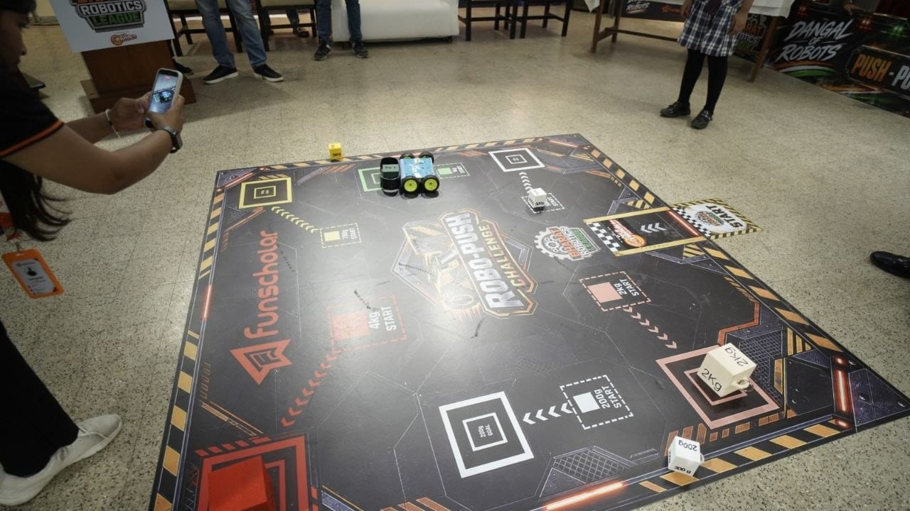 A match being filmed on the Robo-Push arena