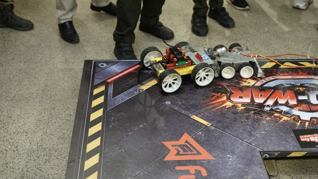 A competition robot on the Robo-War arena